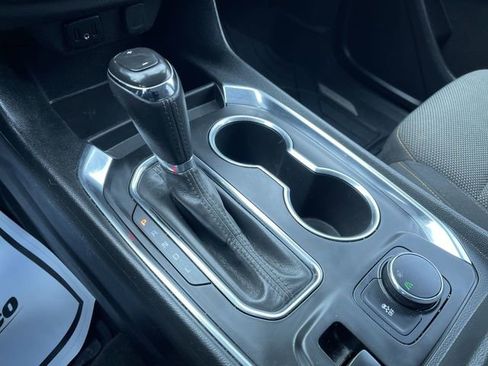 Used 2020 Chevrolet Traverse LT image 15