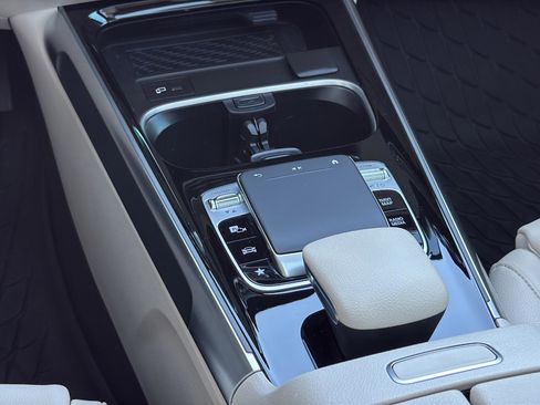 Certified 2020 Mercedes-Benz GLB 250 image 39