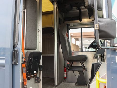 Used 2019 Ford E-450 and Econoline 450 Super Duty RWD image 34