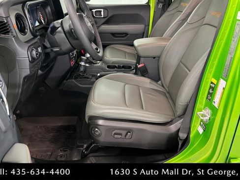 Used 2025 Jeep Gladiator Mojave AWD/4WD image 17