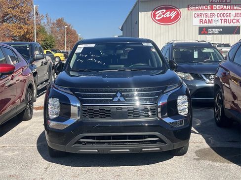 Used 2024 Mitsubishi Outlander ES image 2