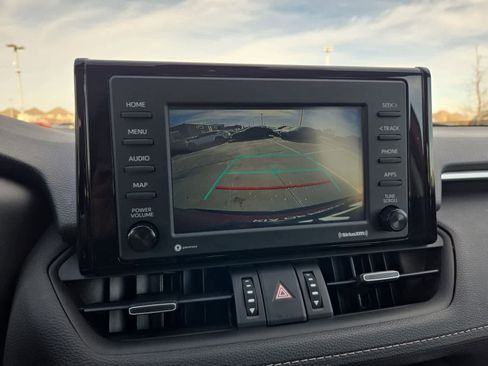 Used 2021 Toyota RAV4 XLE Premium image 30