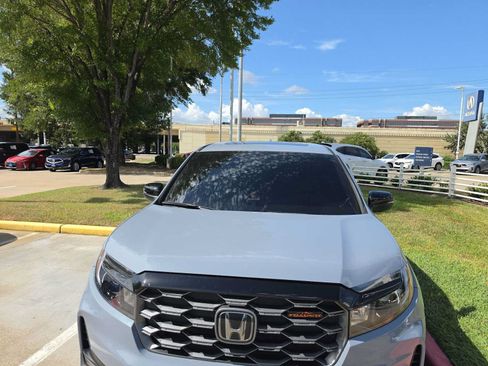 Used 2025 Honda Ridgeline TrailSport image 2
