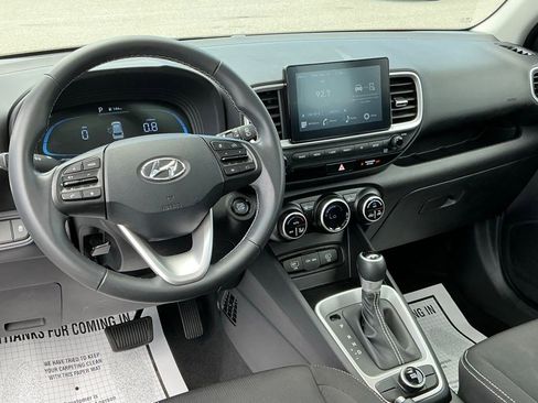 Used 2025 Hyundai Venue SEL FWD image 21