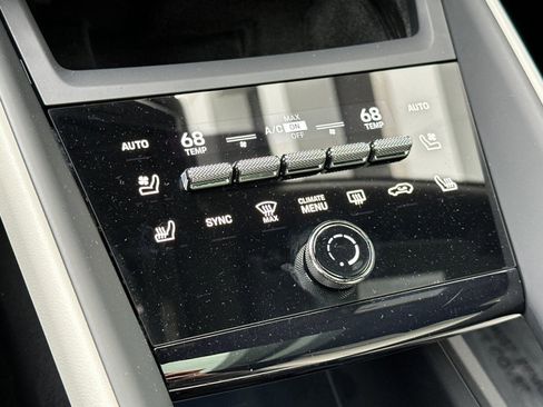 Used 2025 Porsche Macan Electric image 21