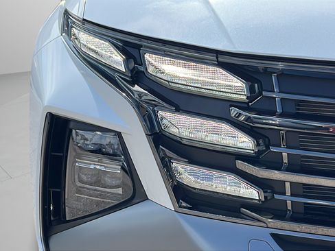 Certified 2025 Hyundai Tucson Limited AWD/4WD image 27