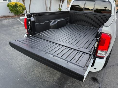Used 2022 Toyota Tacoma SR RWD image 31