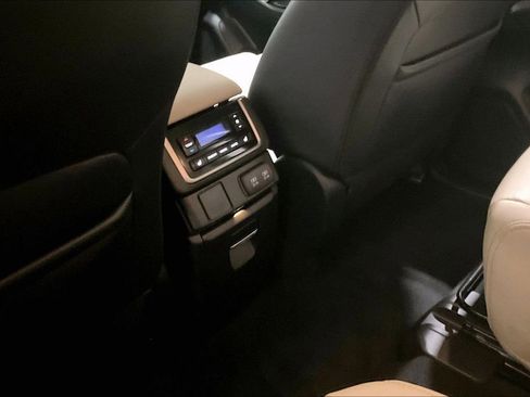 Used 2022 Subaru Ascent Limited image 10