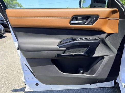New 2026 Nissan Pathfinder Platinum AWD/4WD image 14