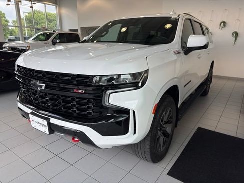 Certified 2024 Chevrolet Suburban Z71 w/ Luxury Package AWD/4WD image 38
