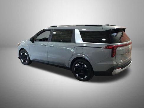 Used 2026 Kia Carnival EX FWD image 2