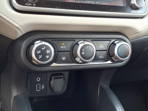 Used 2021 Nissan Versa SV FWD image 11