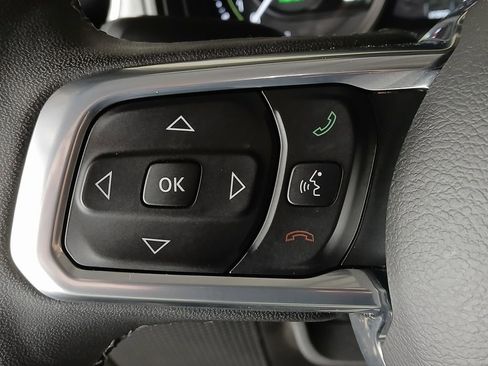 Used 2025 Jeep Wrangler Unlimited Sahara image 27