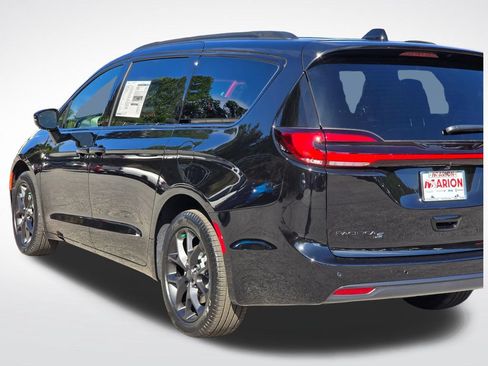 New 2027 Chrysler Pacifica Limited w/ S Appearance Package AWD/4WD image 40
