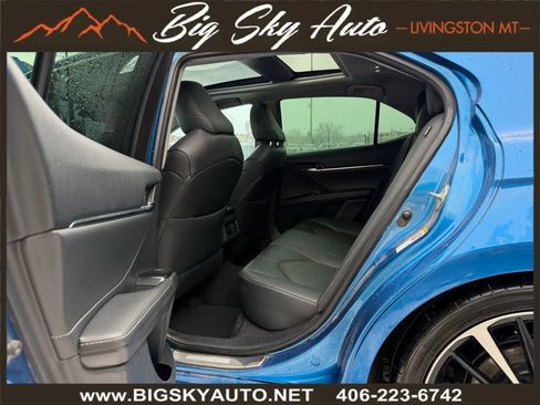 Used 2018 Toyota Camry XSE image 17