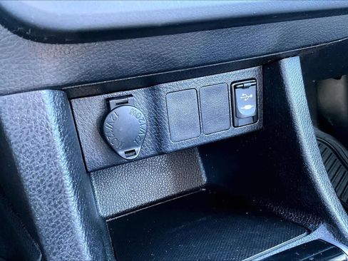 Used 2016 Toyota Corolla LE image 31