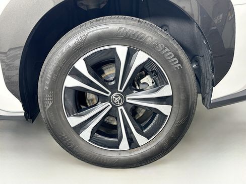 Used 2024 Toyota bZ4X FWD image 11