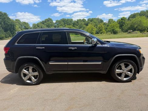 Used 2011 Jeep Grand Cherokee Overland AWD/4WD image 4