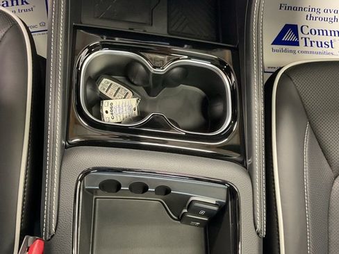 New 2025 Chrysler Pacifica Limited image 17