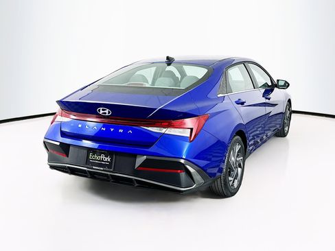 Used 2025 Hyundai Elantra SEL image 9