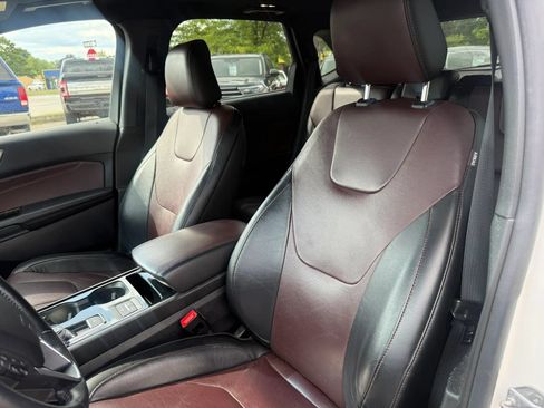Used 2020 Ford Edge Titanium w/ Equipment Group 301A AWD/4WD image 16