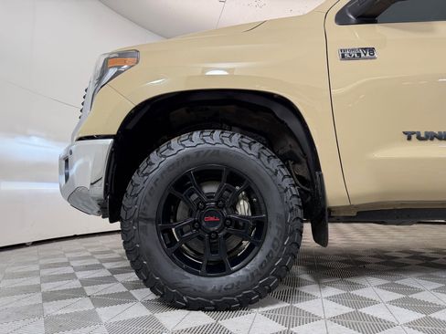 Used 2020 Toyota Tundra Limited w/ Limited Premium Package AWD/4WD image 10
