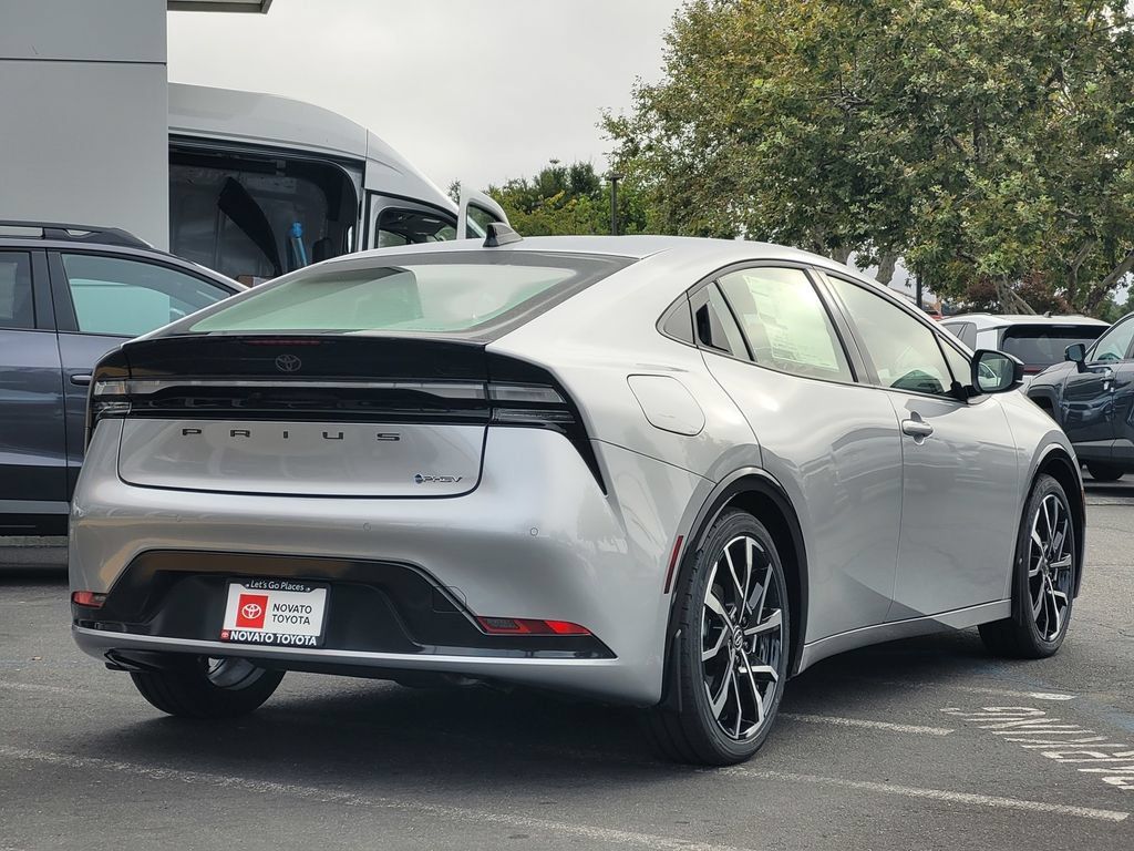 New 2026 Toyota Prius Plug-In Hybrid FWD image 4