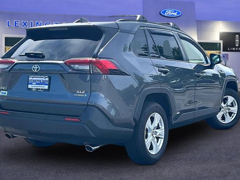 Used 2021 Toyota RAV4 XLE w/ Convenience Package AWD/4WD image 5