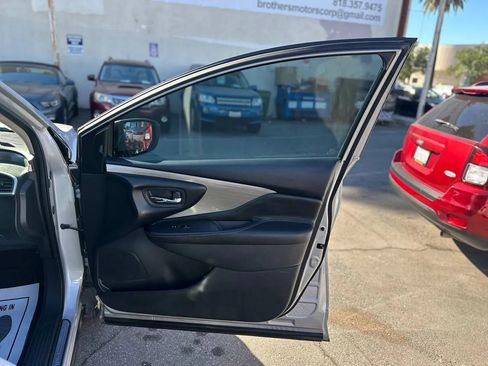 Used 2018 Nissan Murano SV image 35