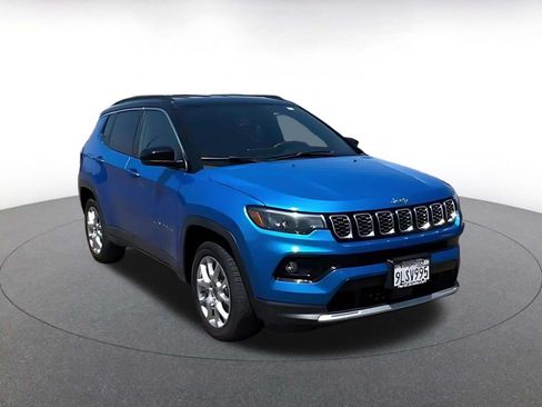 Used 2025 Jeep Compass Limited AWD/4WD image 3