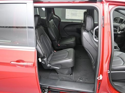New 2026 Chrysler Pacifica Select image 23