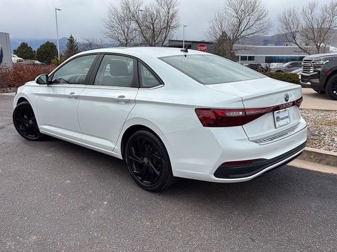 Certified 2025 Volkswagen Jetta SE image 4