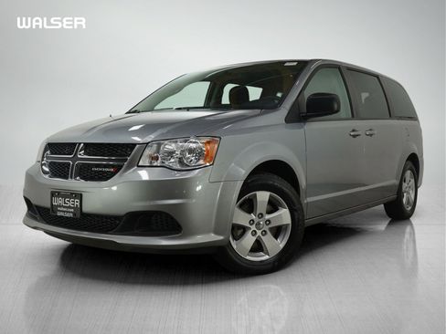 Used 2018 Dodge Grand Caravan SE w/ Rear Park Assist Package image 1