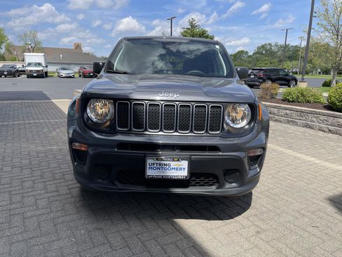 Used 2023 Jeep Renegade Latitude AWD/4WD image 8