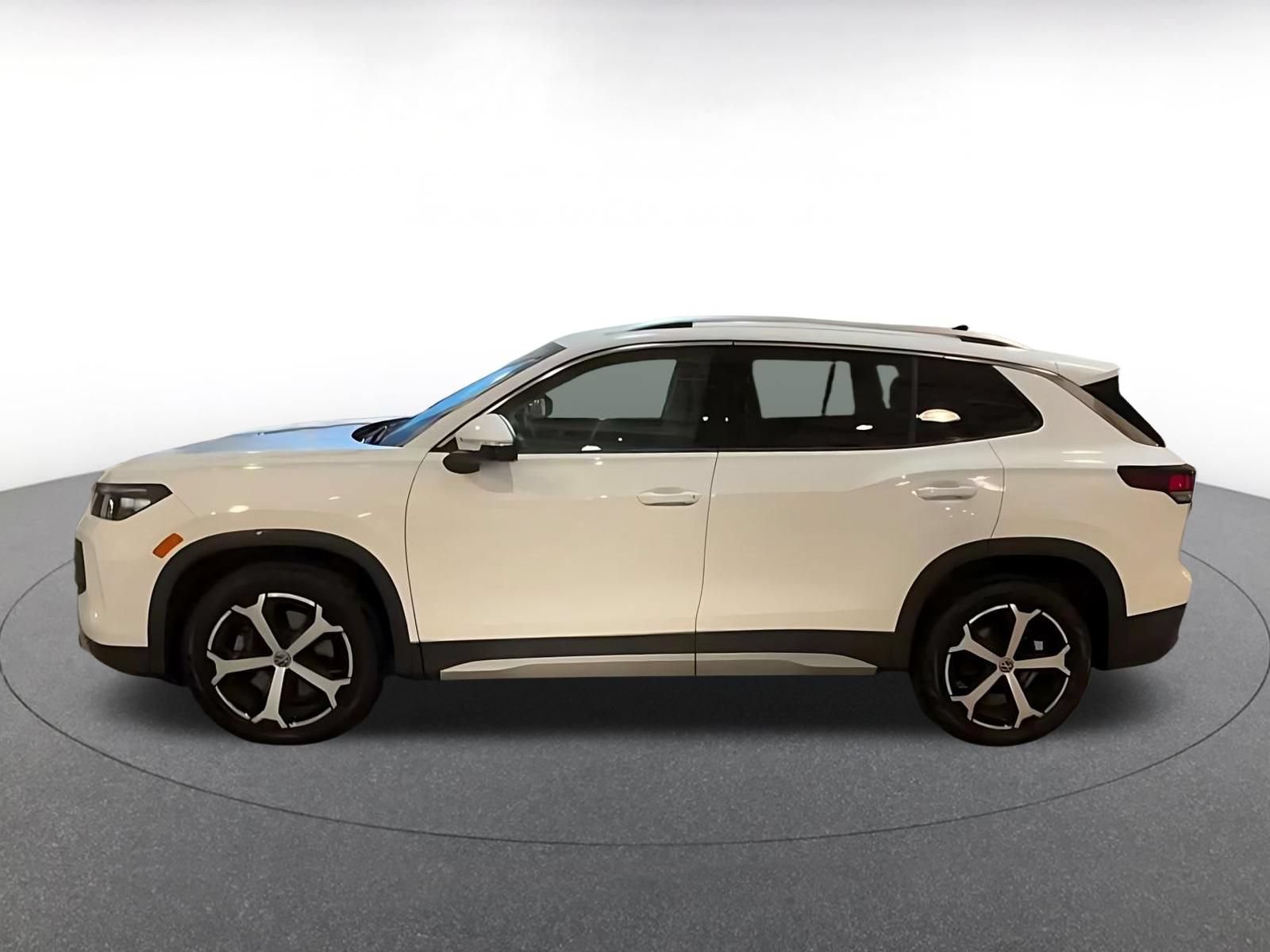 Used 2026 Volkswagen Tiguan SE AWD/4WD image 10