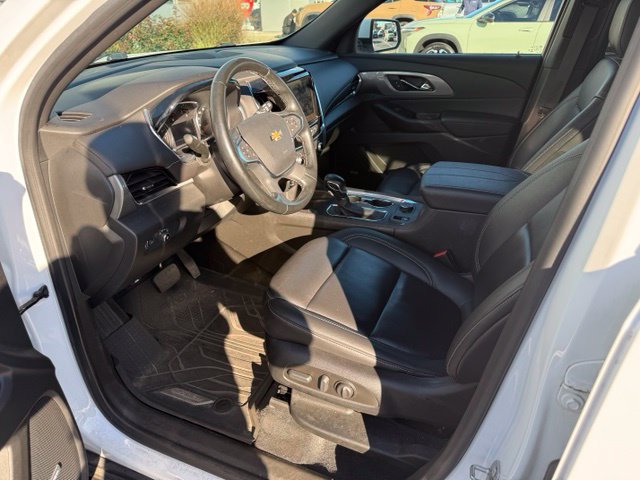 Used 2023 Chevrolet Traverse LT w/ LT Premium Package AWD/4WD image 8