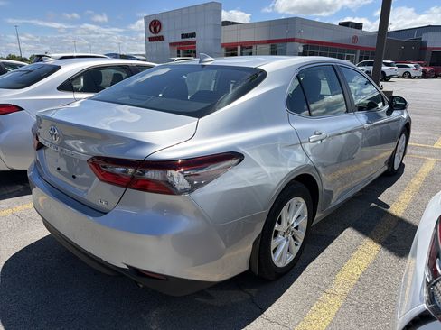 Used 2024 Toyota Camry LE FWD image 6