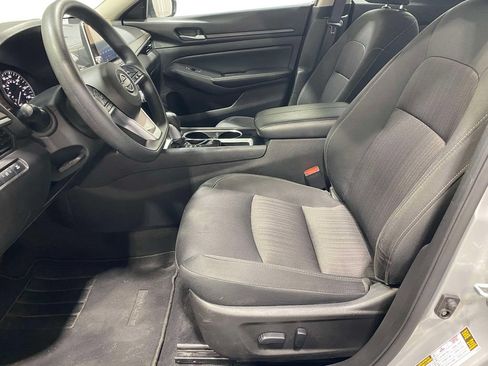 Used 2024 Nissan Altima 2.5 SV FWD image 17