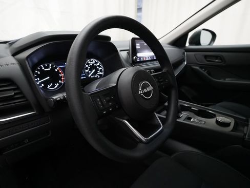 Used 2024 Nissan Rogue S AWD/4WD image 8