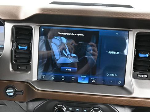 Used 2023 Ford Bronco Outer Banks AWD/4WD image 18