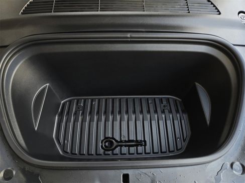 Used 2023 Tesla Model Y 2WD image 25