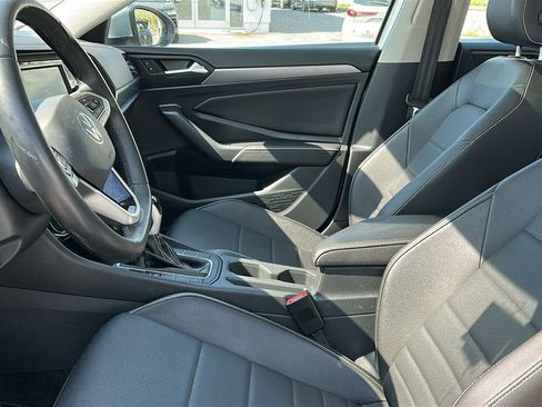 Used 2023 Volkswagen Jetta SE w/ Panoramic Sunroof Package FWD image 10