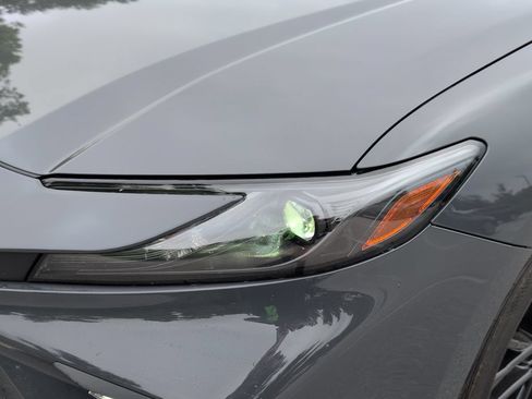 Used 2025 Toyota Camry SE FWD image 7