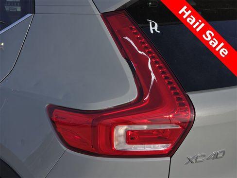 Used 2024 Volvo XC40 B5 Core image 6