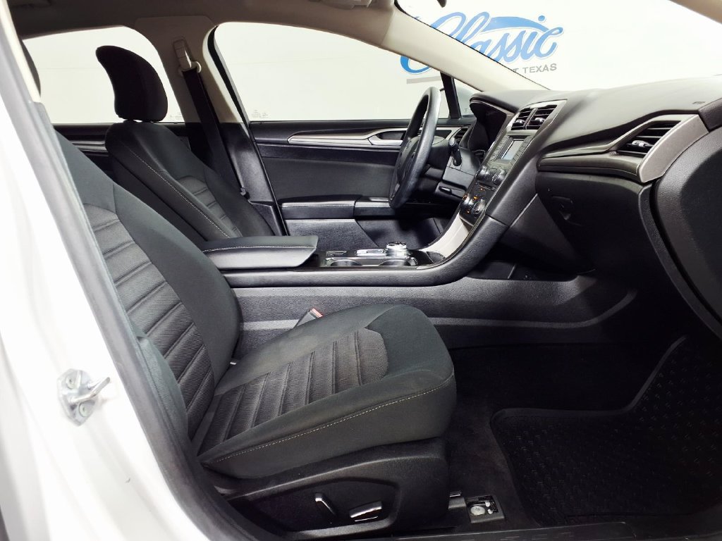 Used 2018 Ford Fusion SE FWD image 13