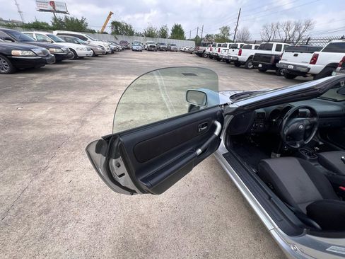 Used 2002 Toyota MR2 RWD image 66
