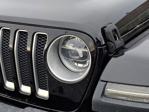 Used 2018 Jeep Wrangler Unlimited Sahara w/ Cold Weather Group AWD/4WD image 9
