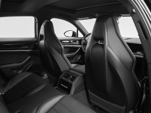 Certified 2025 Porsche Panamera 4 AWD/4WD image 24