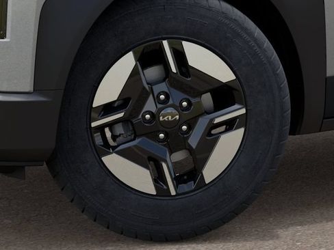 New 2027 Kia Seltos LX FWD image 9