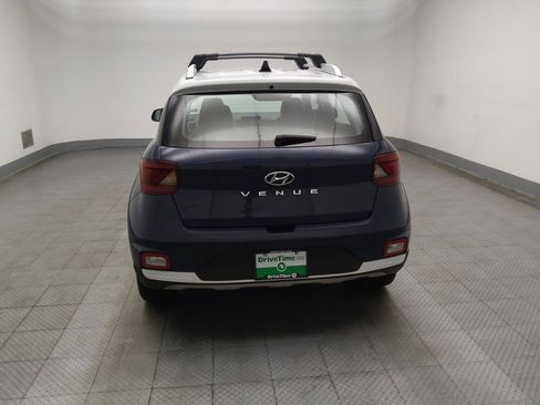 Used 2021 Hyundai Venue FWD image 6